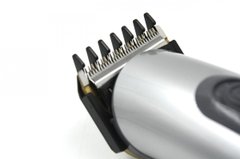 Аккумуляторная беспроводная машинка для стрижки волос,с 4 насадками. Gemei GM CG21 PR4